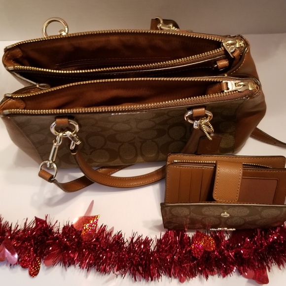 👜NWOT COACH BAG AND MATCHING WALLET - Picture 3 of 8